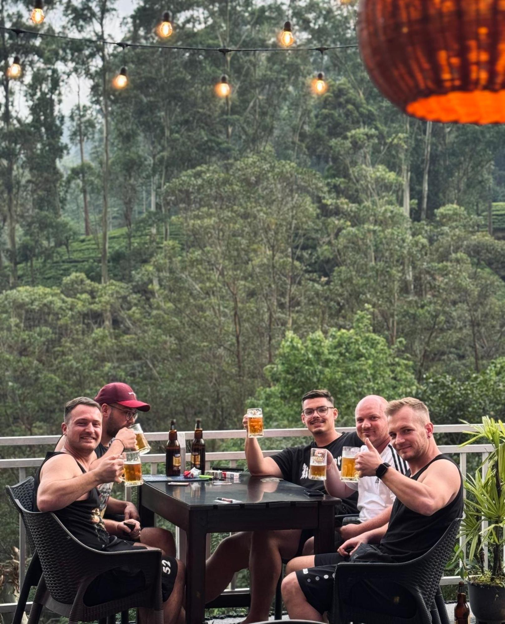 Adams Peak Inn Nallathanniya Exterior foto